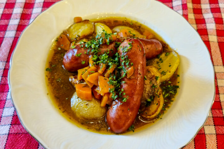 Bistrot du Marché Chez Nénette "Smoked Sausage with full-bodied beef jus served with roasted baby potatoes"